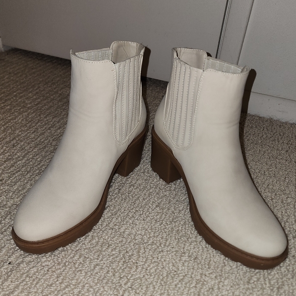 Water Resistant Faux Suede Bootie - Picture 3 of 7